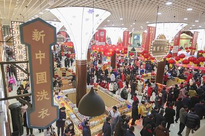 天津老字号集合店启动 市民现场挑选产品